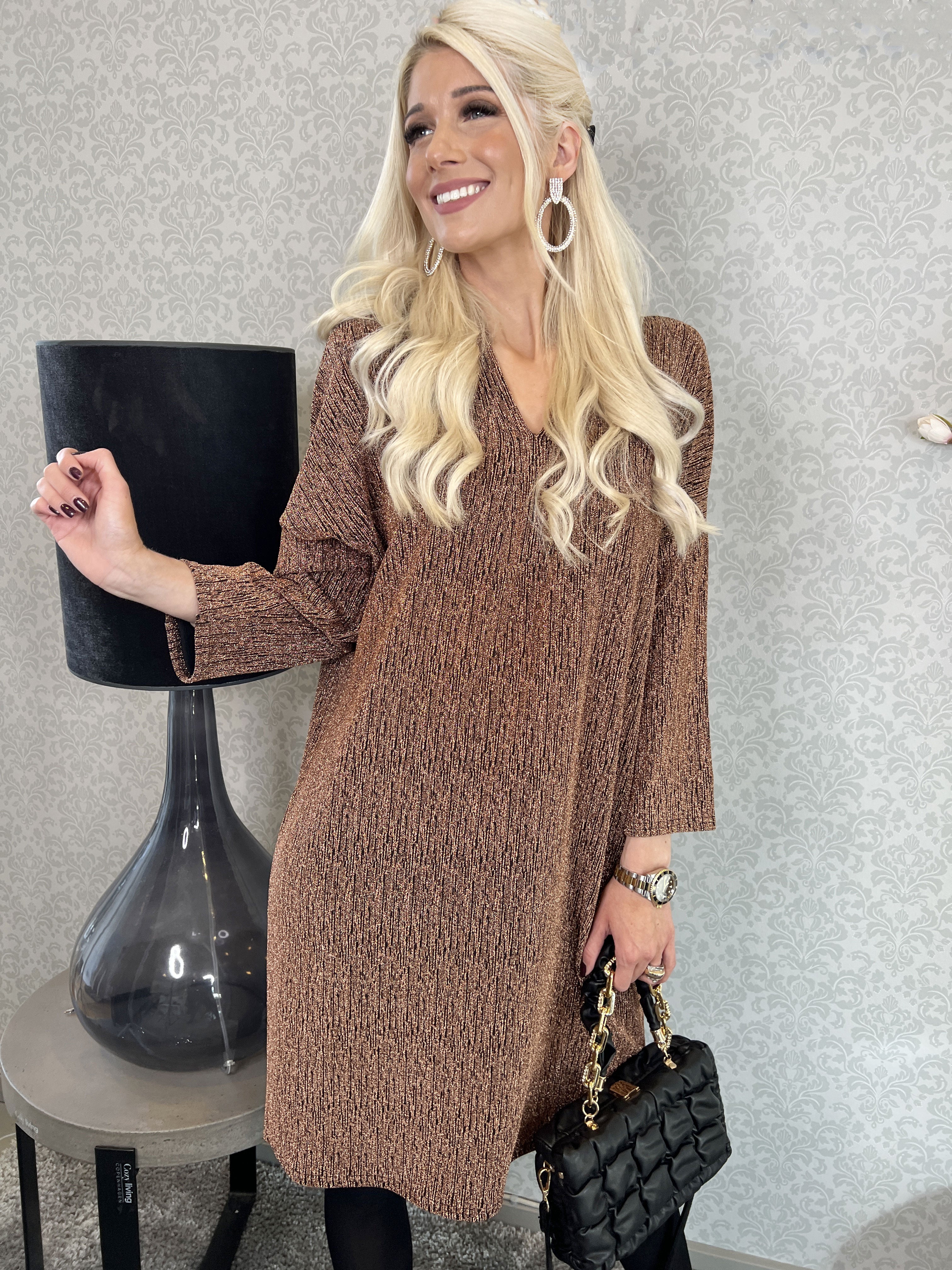 Audine - Simpel glimmerkjole i elastisk stof